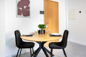 Romantic getaway with Jacuzzi, Downtown