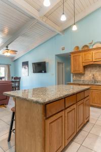 Tiki 243 - Extremely Comfortable 3 Bedroom Condo condo