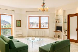 ROOF and SKY ROOM LUXURY in SORRENTO CENTER