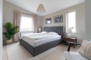 Stylish Home for 9 Guests - Balcony - Nature Views