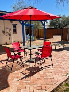 Central House with Pool & Hot Tub