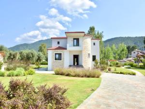 Luxury rental villa for 14 people