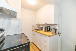 Studio in heart of DT,walk to 2 metros,Concordia