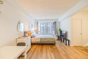 Studio in heart of DT,walk to 2 metros,Concordia