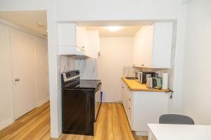 Studio in heart of DT,walk to 2 metros,Concordia