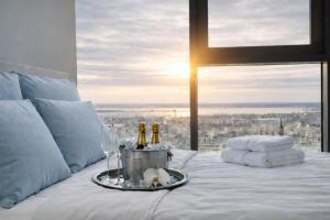 Hanza Tower WHITE SKY 24 Jacuzzi & Pool & SPA