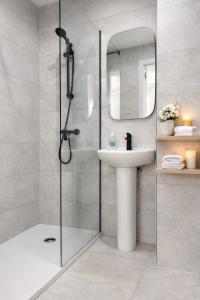 Avakian Suite Valencia