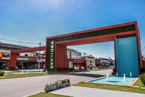 Apartamento tipo estúdio no Centro de Bertioga, Wi-Fi, Vaga, Churrasqueira, a 3 min de carro da praia e balsa