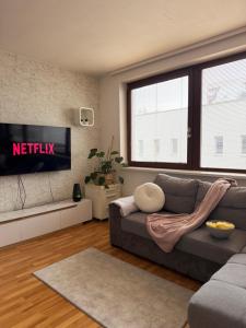 Světlý byt blízko centra - plně vybavený