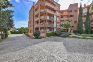 Beach & Sea Apt, Fast WIFI, Airco, Private Parking and Pool