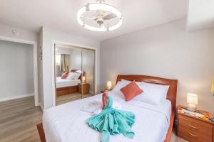 FREE PARKING! Waikiki Beach, Newly Renovated 1 bedroom 1 bathroom, 3 Beds, Sleep 5