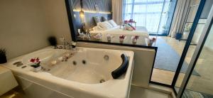 pertama residency jacuzzi projector 120"