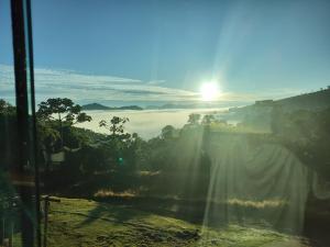 Refúgio atrás da pedra Descanso e natureza