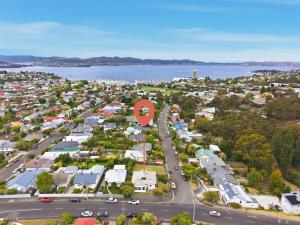 Charming Sandy Bay Stay