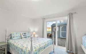 Pebble Paradise - Easy Walk to the Beach & Town