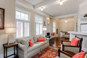 Carriage House at Forsyth 30 Night Minimum