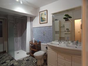 Maison médiévale en Berry avec cour privative et tout inclus - FR-1-591-643