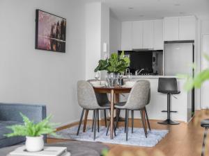 Stunning 2-Bed Apartment with City Views