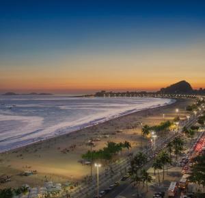 Beautiful Studio in Copacabana one block from the beach!