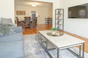 3BR-2BA Townhome TGE Neighborhood ABODEbucks