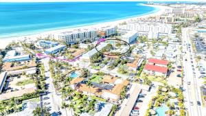 New! Remodeled, Pool-Side, 1-min to Beach Path!