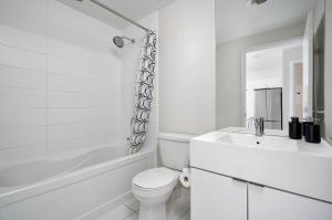 Modern CityPlace 2BR Balcony & Free Parking