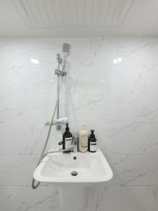 Korean traditional Hotel SEONG SU station 5minute