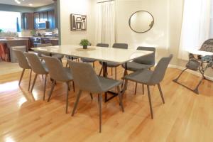 5BR Tower Grove Family Home ABODEbucks