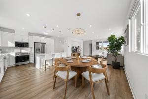 Central Santa Ana - Modern 4BR Home Near Disneyland