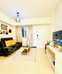 Manila stylish condo near LRT