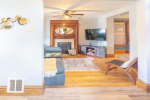 Elegant Shaw 5BR with Comfort in Mind ABODEbucks