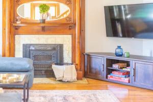 Elegant Shaw 5BR with Comfort in Mind ABODEbucks