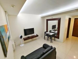 Casa Rosie in Seibu Tower - homey 1BR near BGC High Street