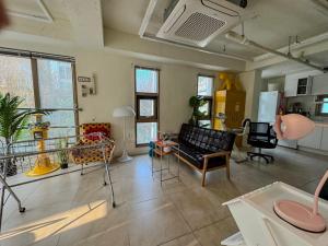 301, Atelier Seongsu Riverside Loft Cherry Blossom Road Han River airport bus