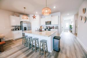 Coastal - HeatedPool GolfCart MinsBeach FirePit