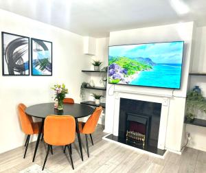 Bright Modern & Spacious 2-Bedroom Apartment - Opposite Penge East Station - 15 mins to Central London!