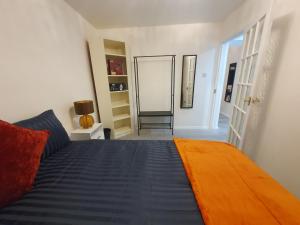 Bright Modern & Spacious 2-Bedroom Apartment - Opposite Penge East Station - 15 mins to Central London!