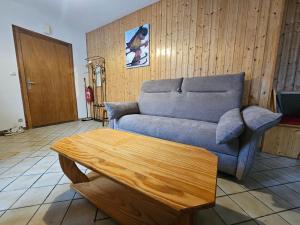 Les huit joyeux randonneurs au sauna