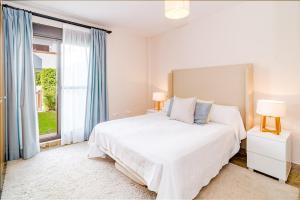 GH-Modern 2 bed apartment with Pool in Estepona