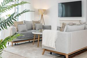 PA18- Stunning flat gym indoor and outdoor pool