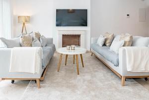 PA18- Stunning flat gym indoor and outdoor pool