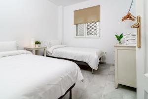 PR45- Beach front apartment Puerto Banus