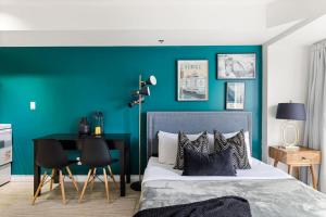 Downtown Oasis Sleek Suite by Yonge Dundas Sq