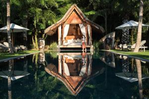 Villa Tiga Puluh, 7 Bedrooms Private Villa in Seminyak