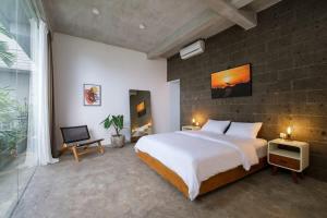 Stylish Tropical Apartment by Pura Homes