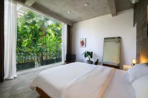 Stylish Tropical Apartment by Pura Homes