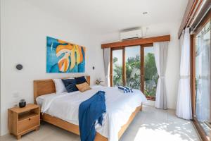 Villa Mecalo by Pura Homes