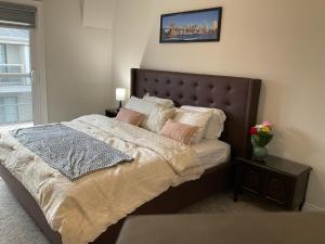 3bed Bright Oakville Townhome with balcony, office