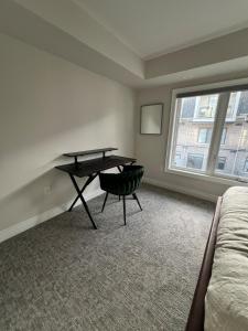 3bed Bright Oakville Townhome with balcony, office