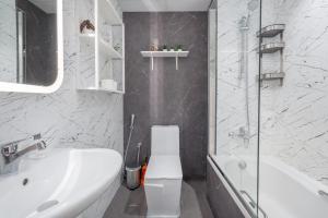 Free housekeeping visits during your stay - StayShort - Cozy Beachside Stay in Dubai Marina Near JBR Sleeps 2